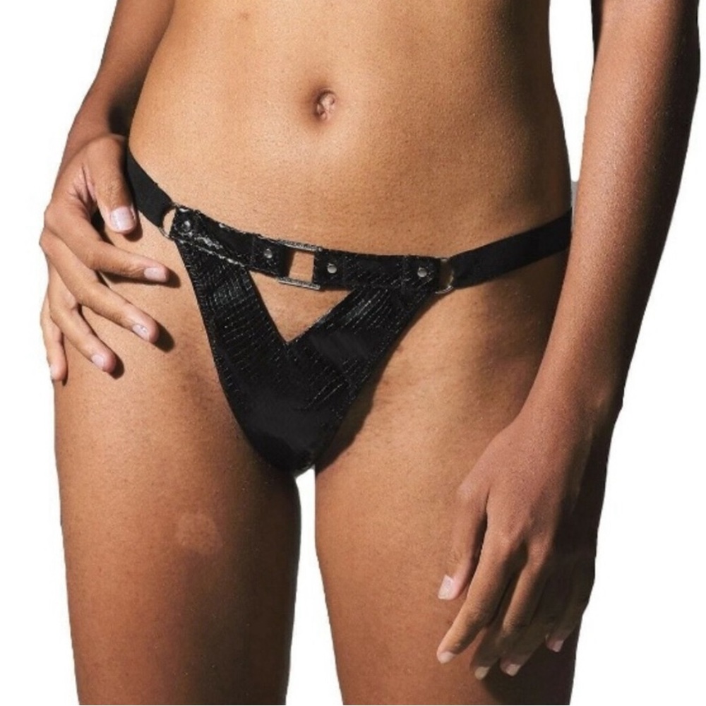 Thistle and Spire Chambers thong size medium